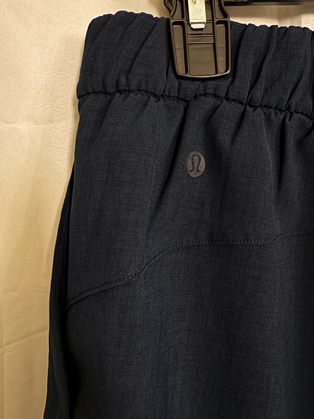Lululemon Flat-Front Relaxed Short 4"
True Navy size 8 - Picture 7 of 8